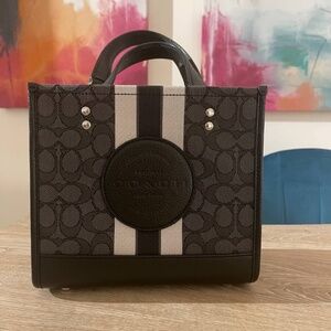 Got this brand new Coach bag as a gift, but it’s not quite my style—never used!